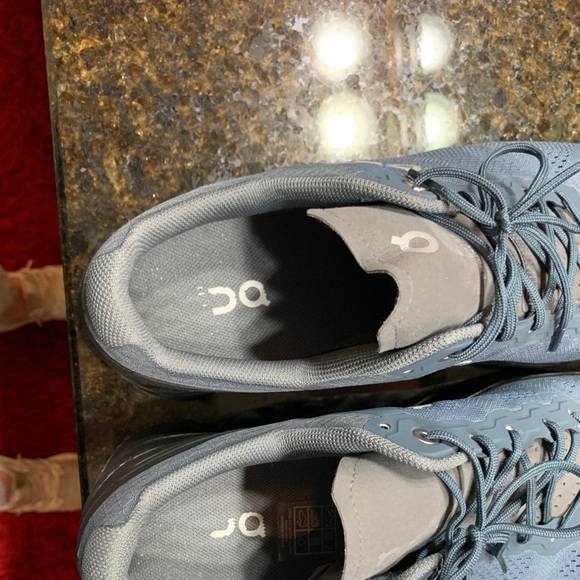 on cloud shoes - Picture 4 of 6